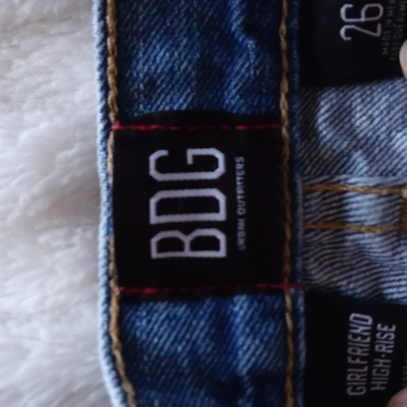 BDG Girlfriend High Rise Jean Shorts Size 26 - Picture 3 of 3